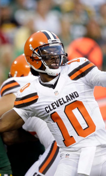 Castoff to captain, RG3 embracing new shot as QB with Browns